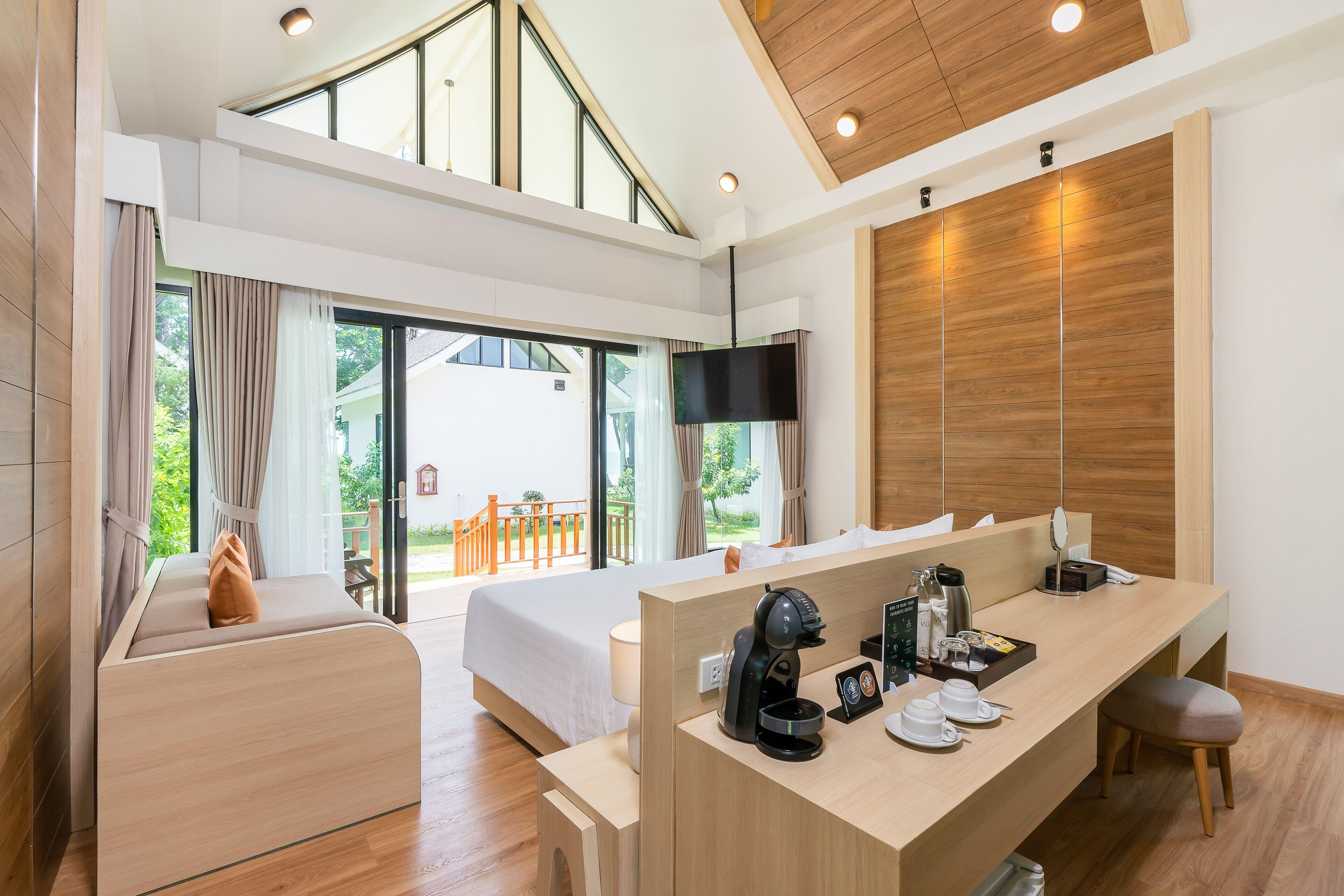 Grand Deluxe Partial Seaview