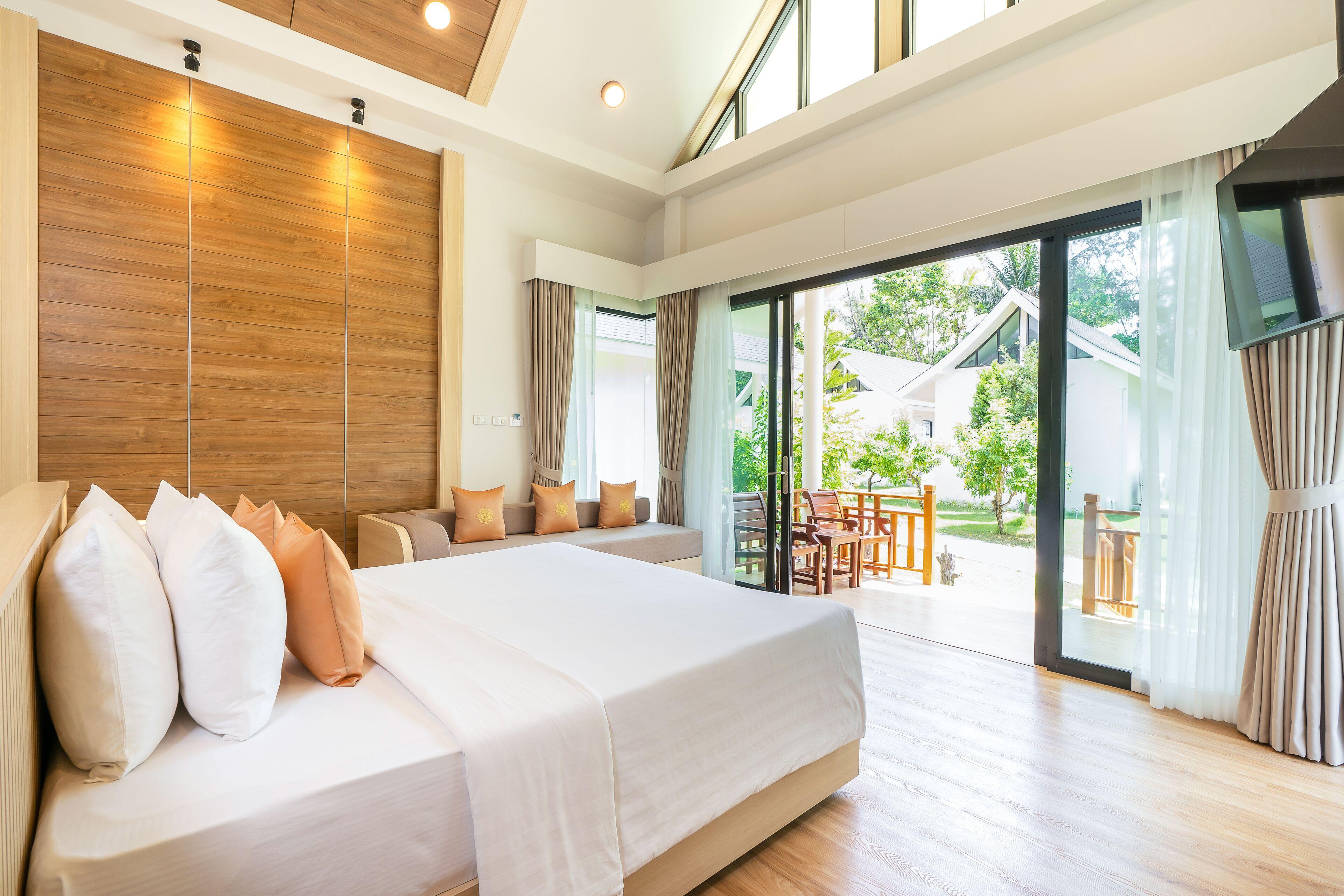 Grand Deluxe Partial Seaview